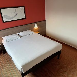 Standard Zimmer mit Kingsize-Bett